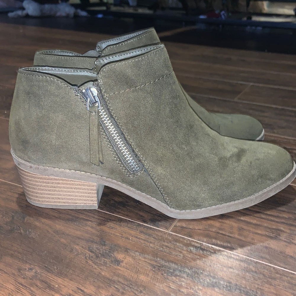 TIME AND TRU shoes. Mini heel. Women’s size 8 1/2